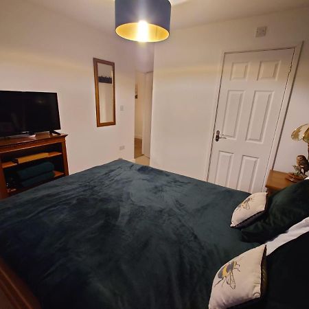 Lovely Rooms In A Quiet Place Of Woking Exterior foto