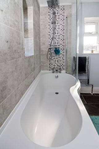 Lovely Rooms In A Quiet Place Of Woking Exterior foto